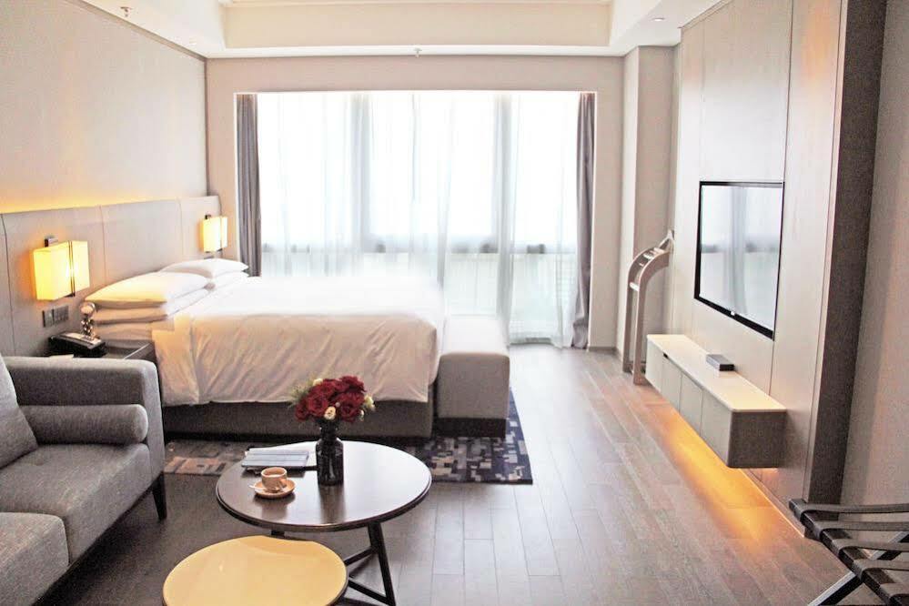 Shanghai Marriott Hotel Pudong East - Only A 30 Minute Drive From Disney Exteriör bild